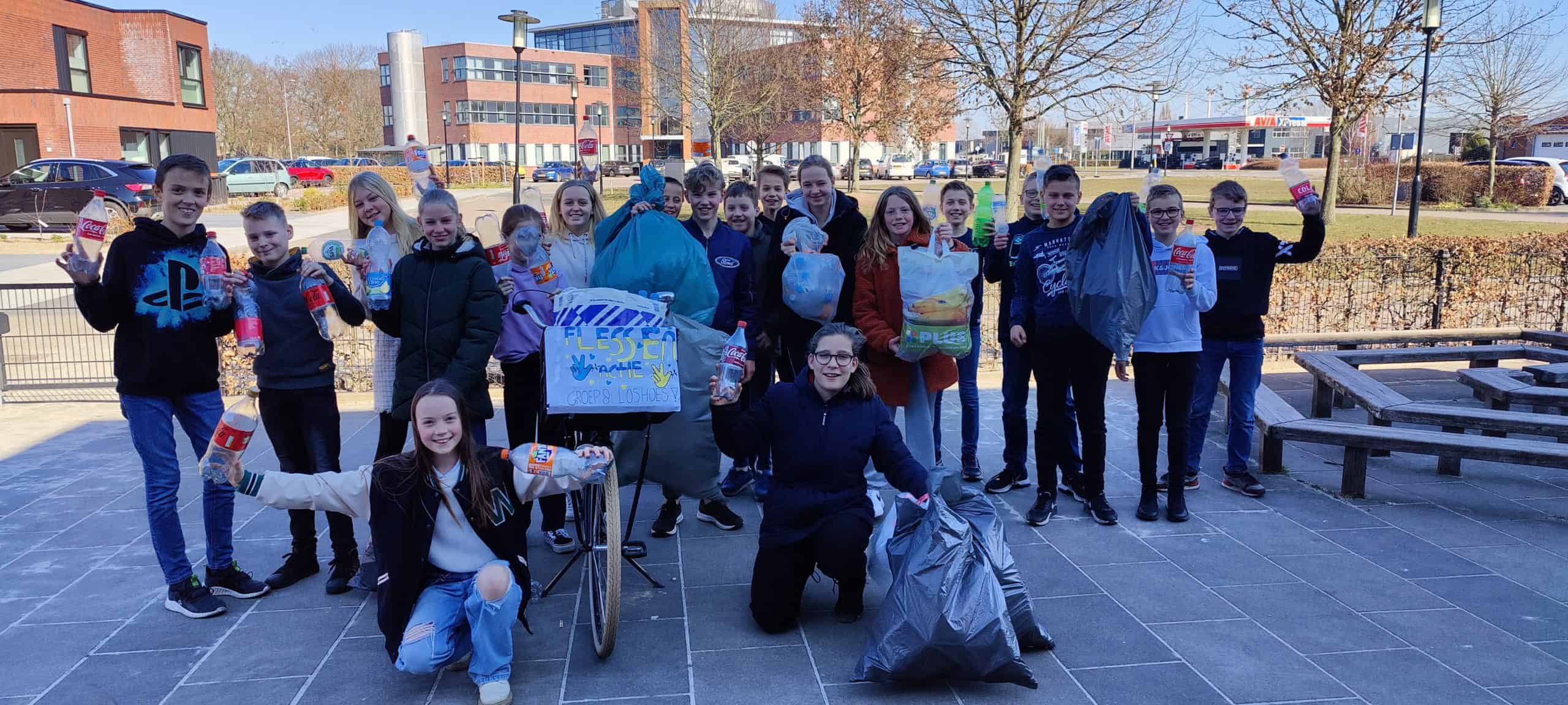 Leerlingen Los Hoes, groep 8 start lege flessen actie voor Oekraïne